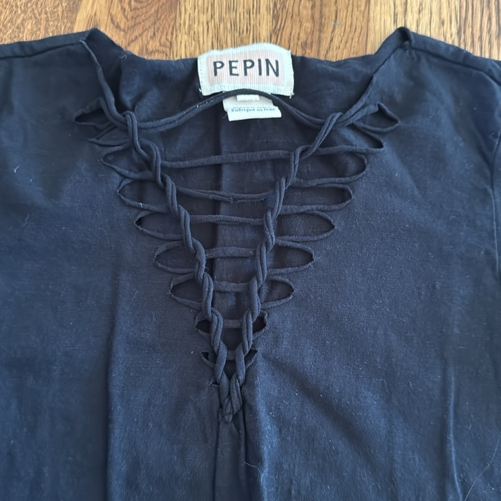 Pepin Women's Black V-Neck Crocheted Design Top Size Medium - Picture 2 of 5